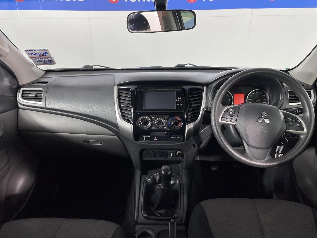 Photo '17' of Mitsubishi Triton