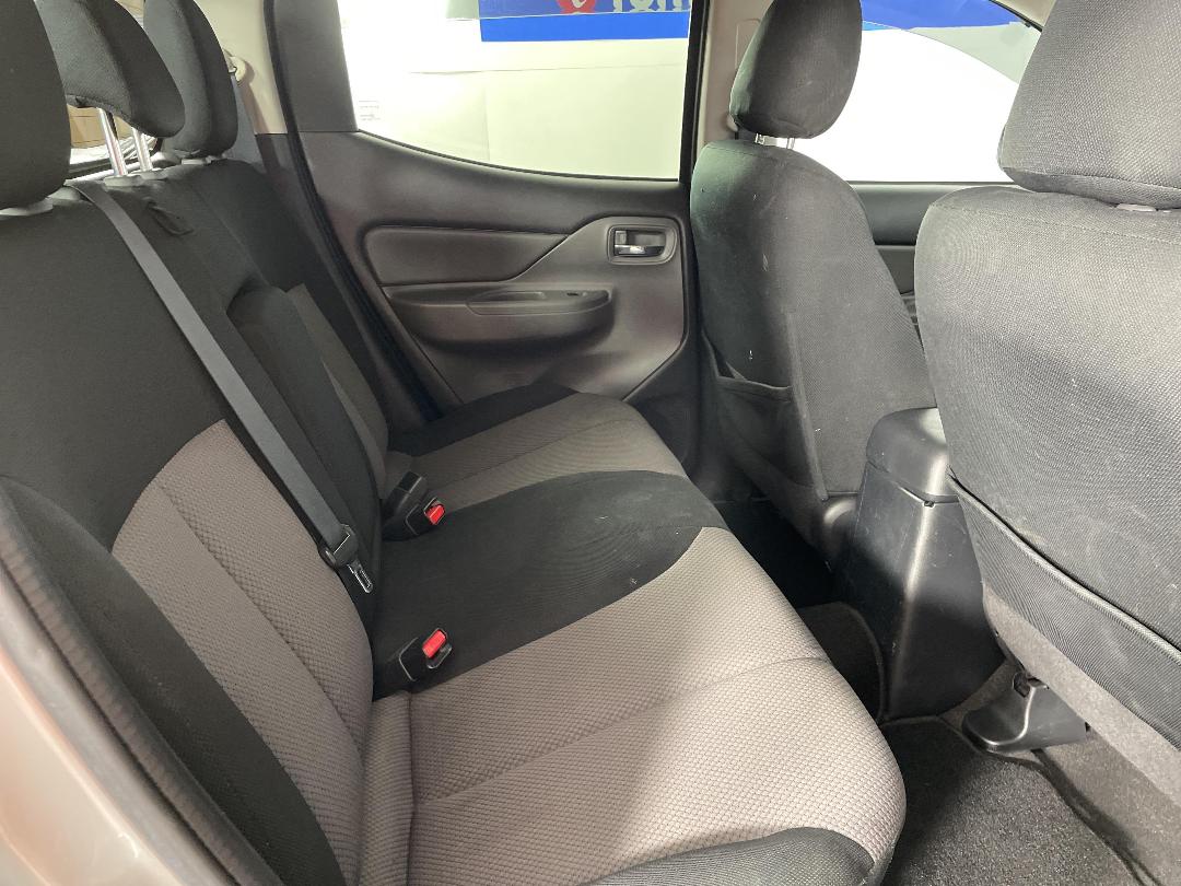 Photo '20' of Mitsubishi Triton