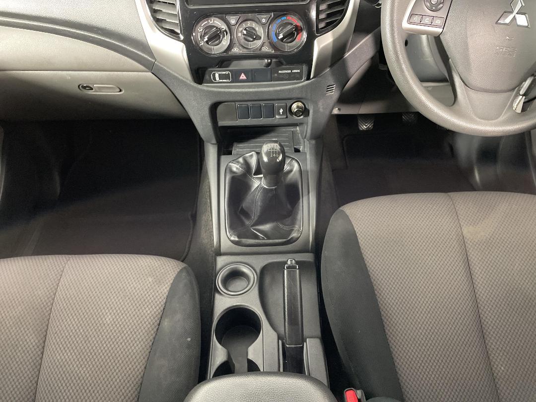 Photo '18' of Mitsubishi Triton