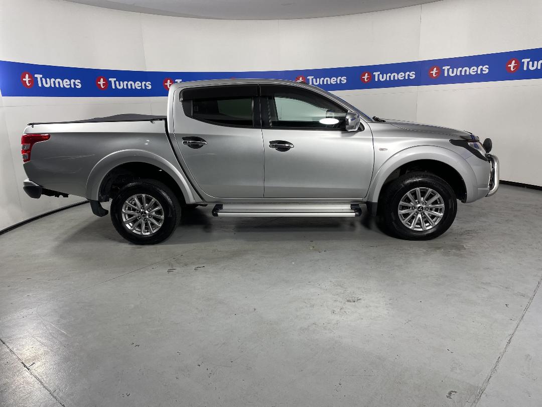 Photo '23' of Mitsubishi Triton