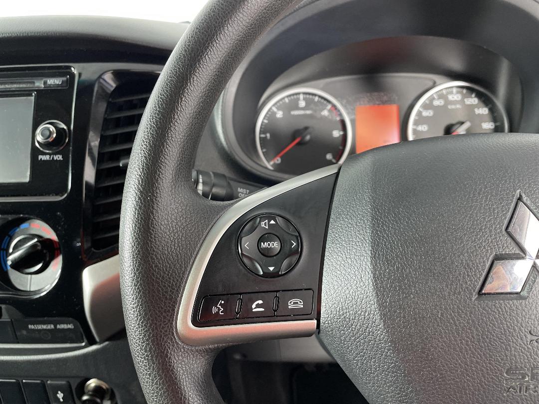 Photo '25' of Mitsubishi Triton