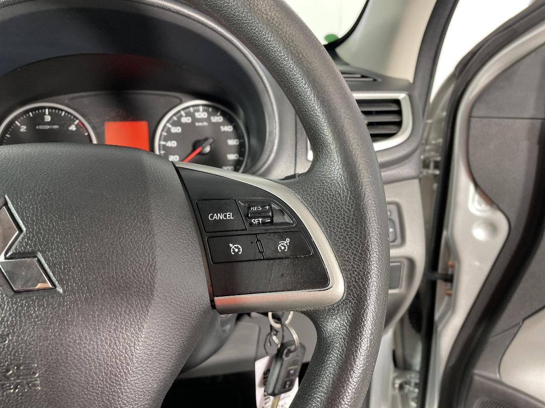 Photo '26' of Mitsubishi Triton