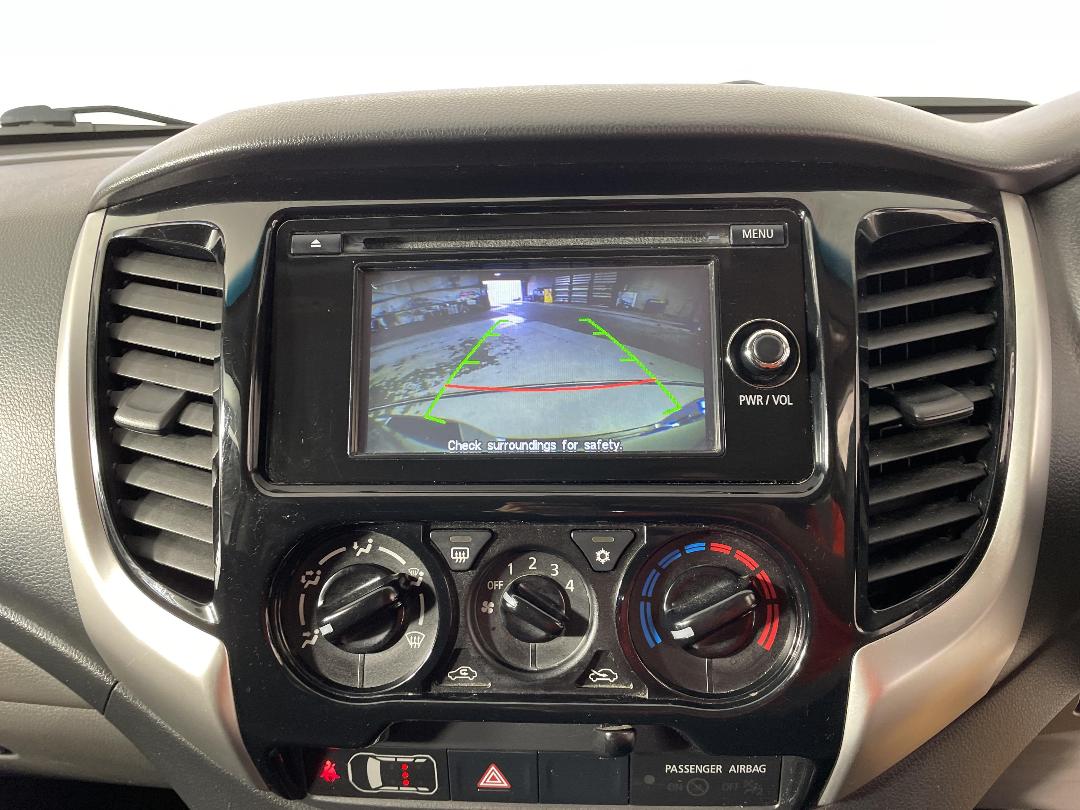 Photo '27' of Mitsubishi Triton