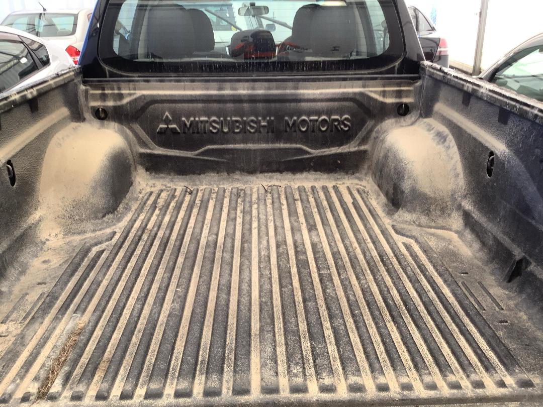 Photo '5' of Mitsubishi Triton DC Glxr 6M