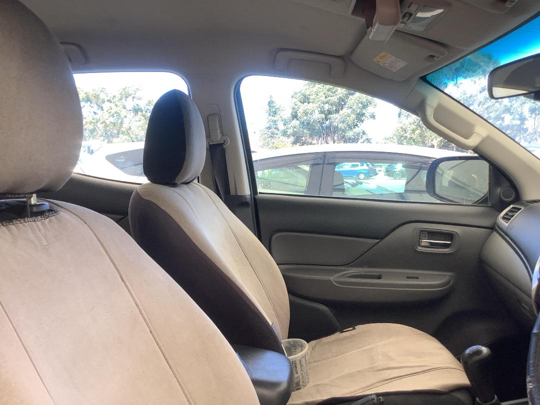 Photo '10' of Mitsubishi Triton DC Glxr 6M