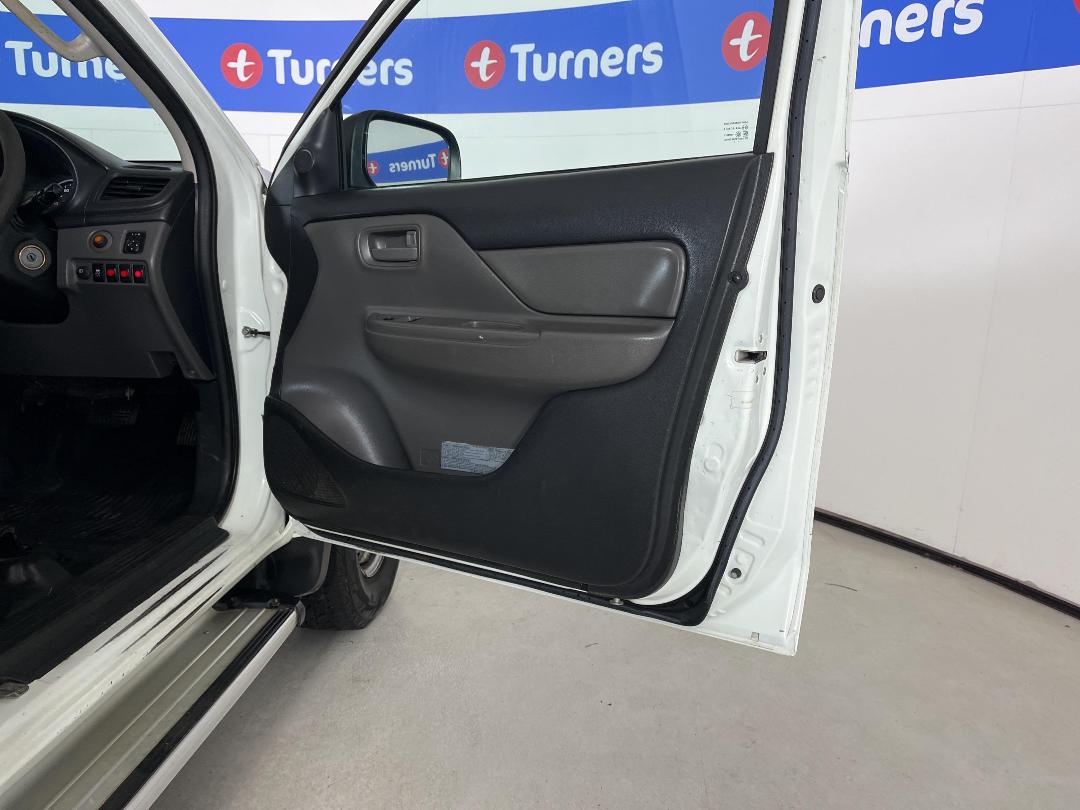 Photo '15' of Mitsubishi Triton Photo '15' of Mitsubishi Triton