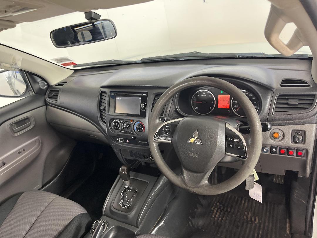 Photo '17' of Mitsubishi Triton Photo '17' of Mitsubishi Triton