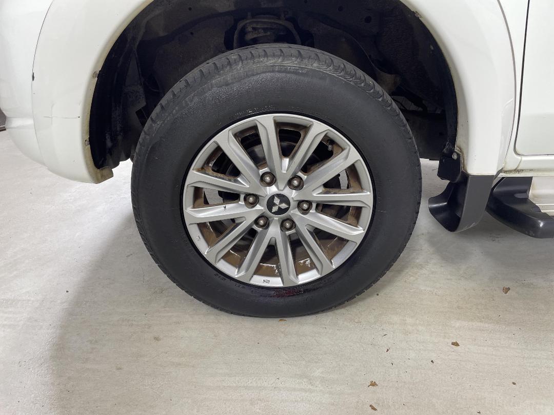 Photo '10' of Mitsubishi Triton