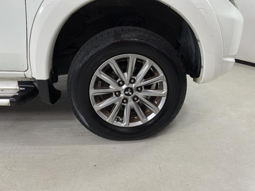 Photo '9' of Mitsubishi Triton