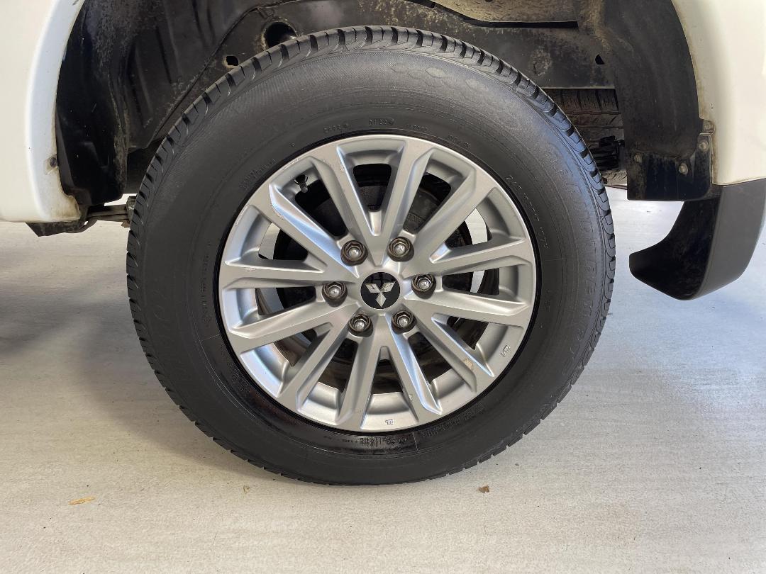 Photo '11' of Mitsubishi Triton