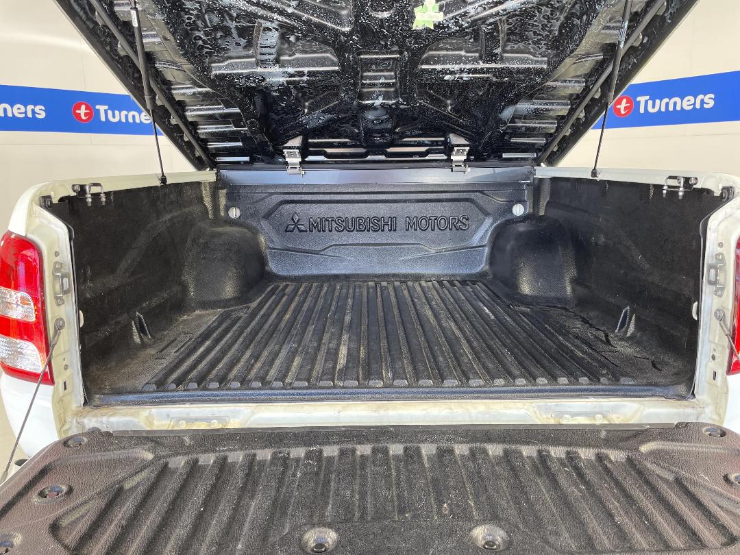 Photo '14' of Mitsubishi Triton