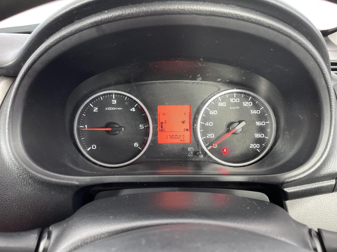 Photo '21' of Mitsubishi Triton