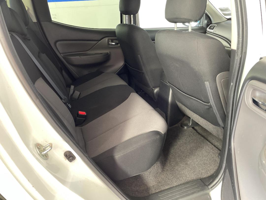 Photo '20' of Mitsubishi Triton