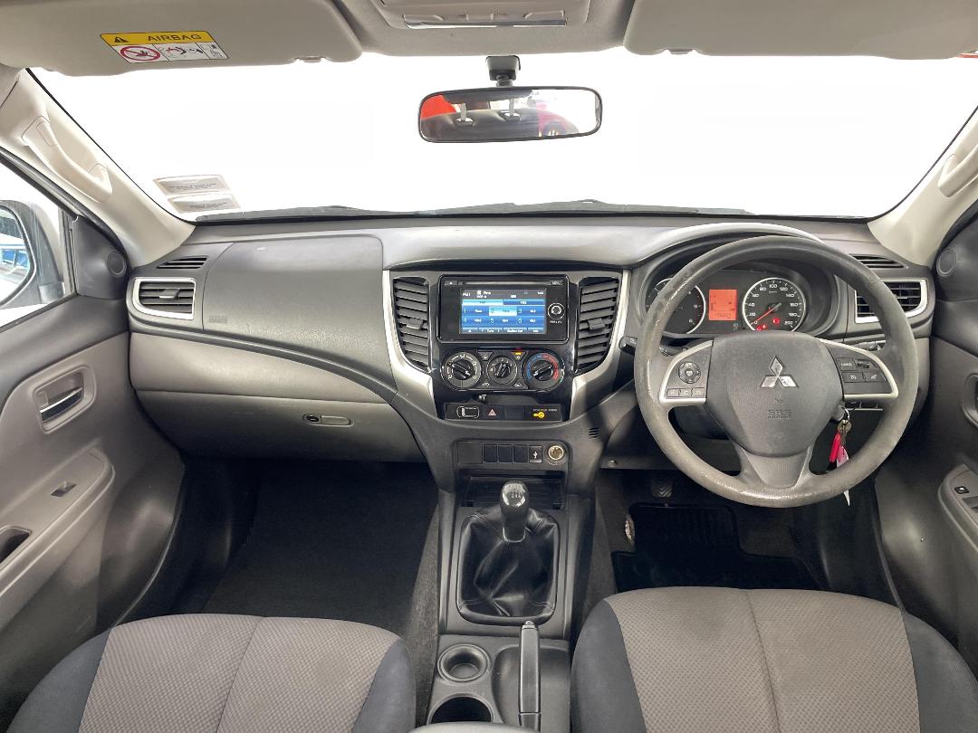 Photo '17' of Mitsubishi Triton