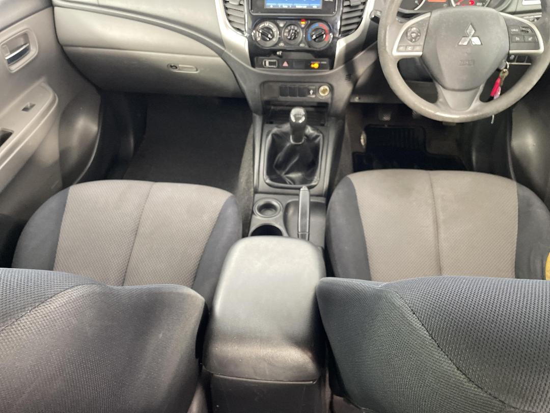 Photo '18' of Mitsubishi Triton