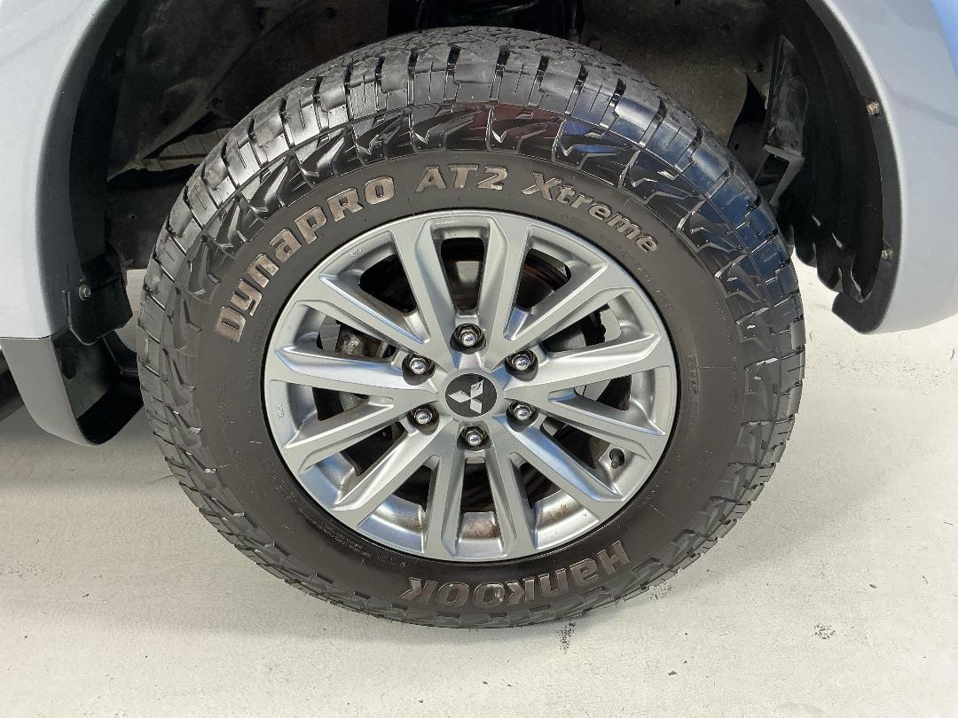 Photo '9' of Mitsubishi Triton