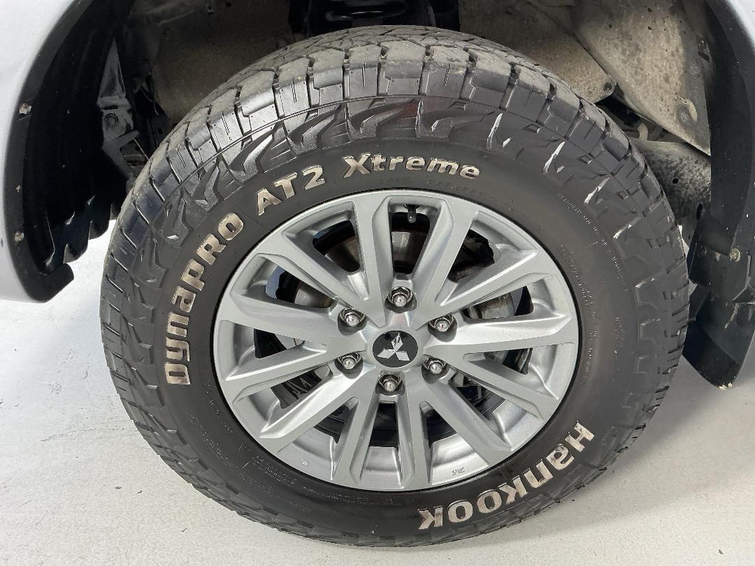 Photo '10' of Mitsubishi Triton