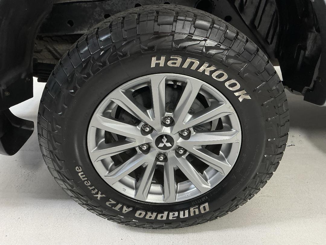 Photo '12' of Mitsubishi Triton