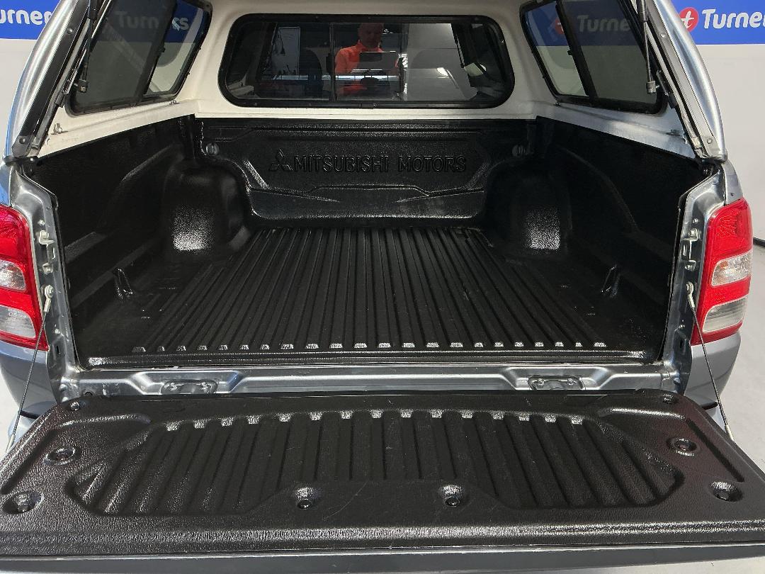 Photo '14' of Mitsubishi Triton