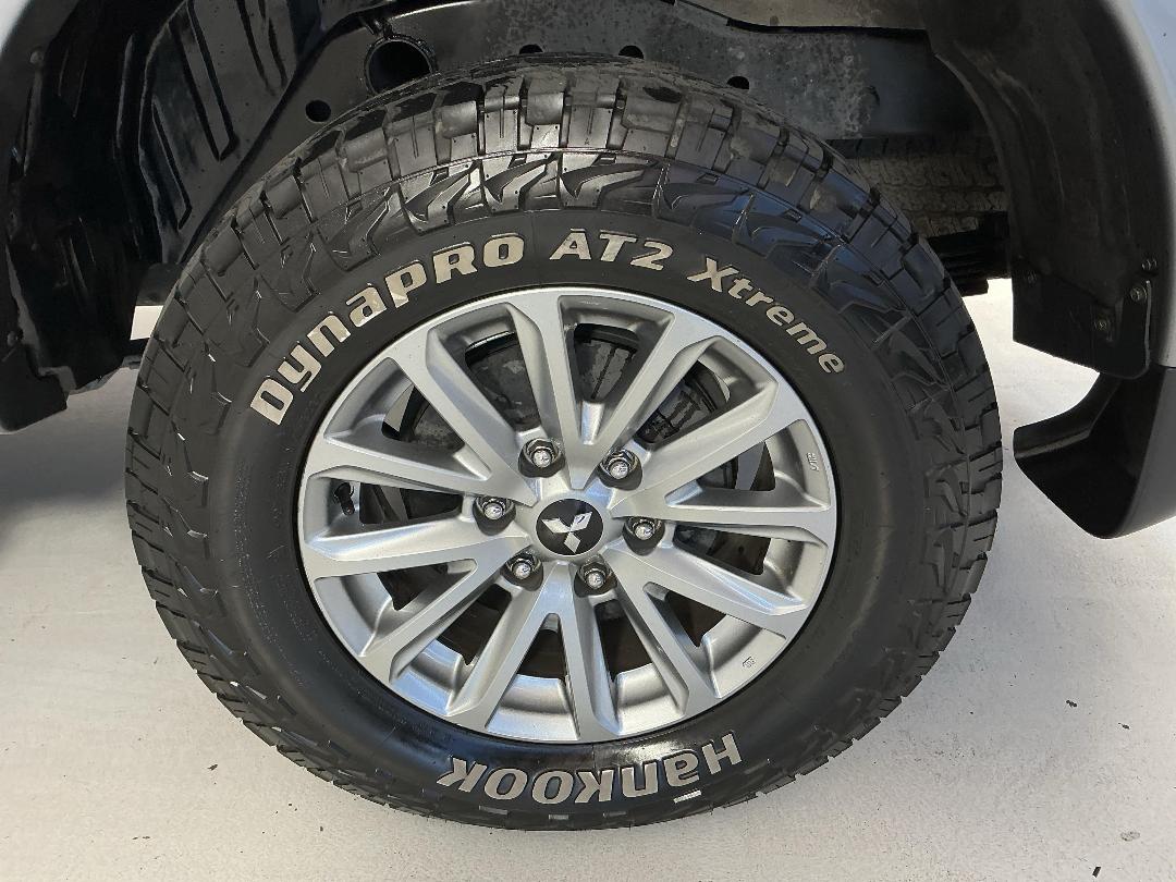 Photo '11' of Mitsubishi Triton