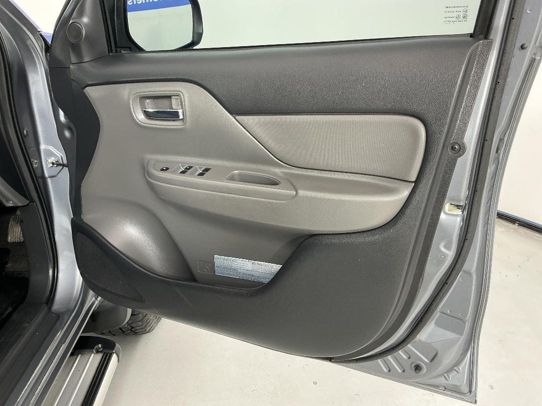 Photo '15' of Mitsubishi Triton