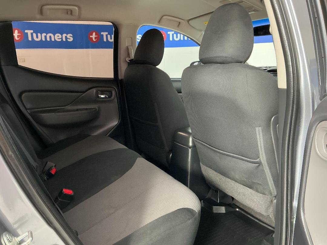 Photo '20' of Mitsubishi Triton