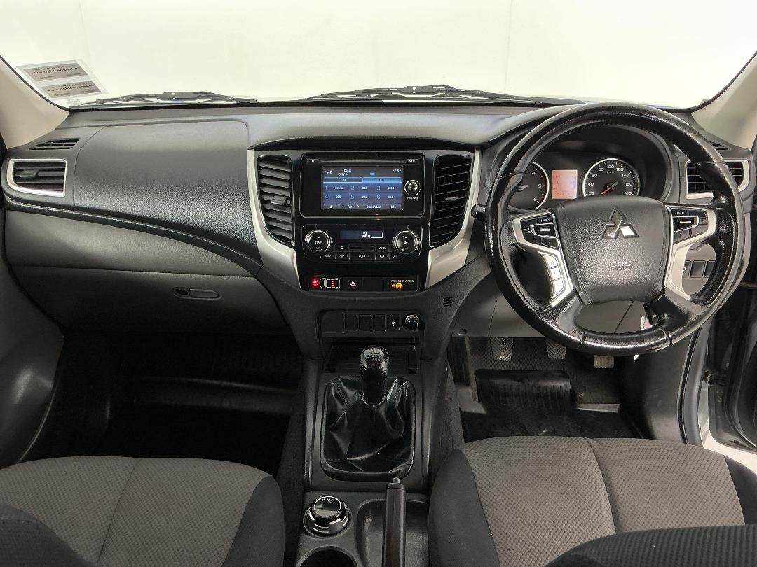 Photo '17' of Mitsubishi Triton