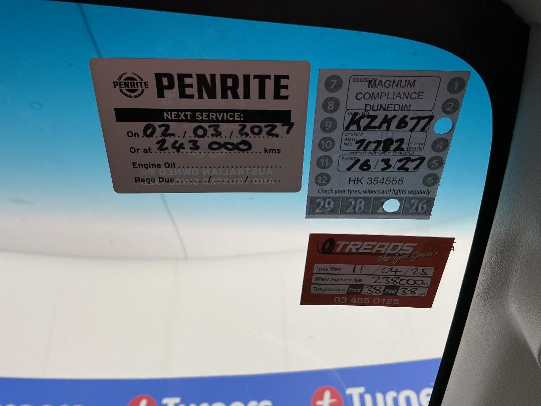 Photo '27' of Mitsubishi Triton