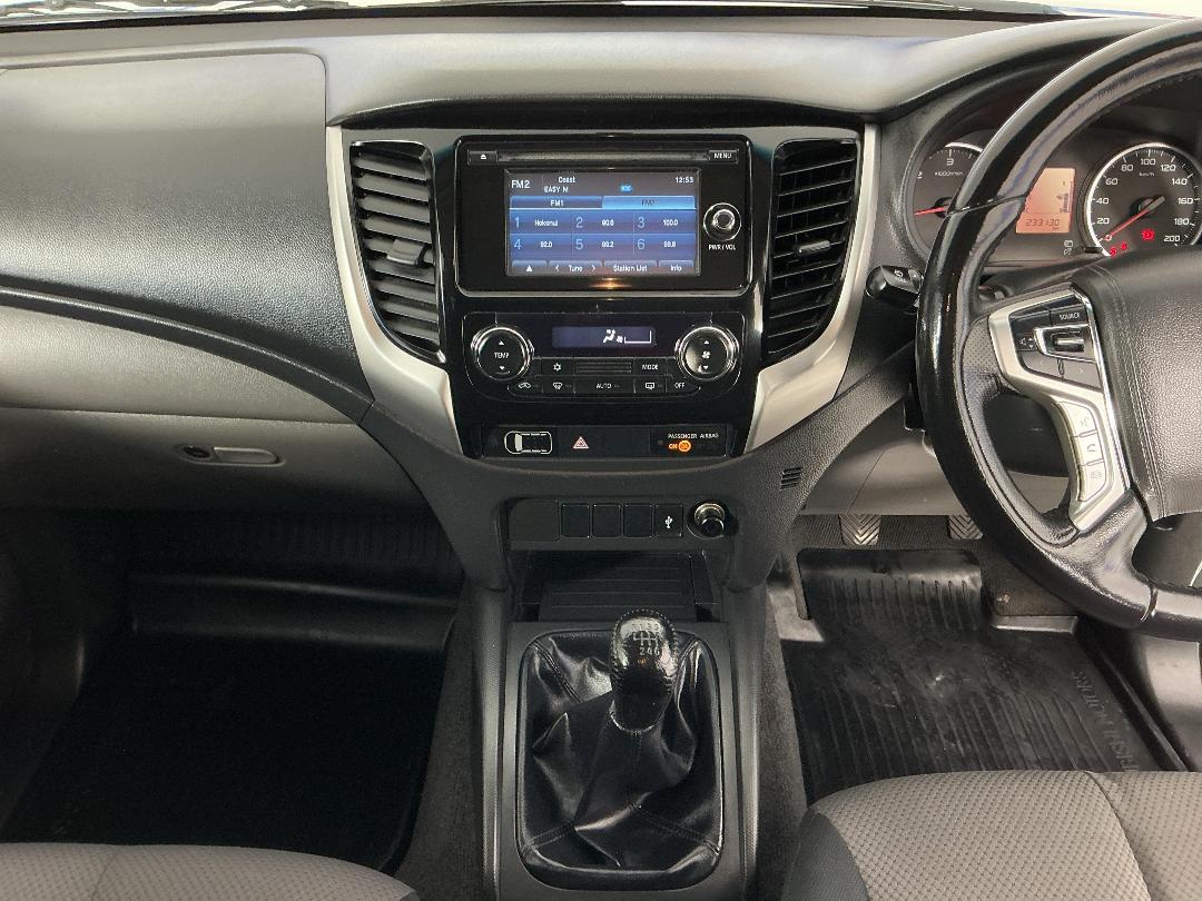 Photo '18' of Mitsubishi Triton