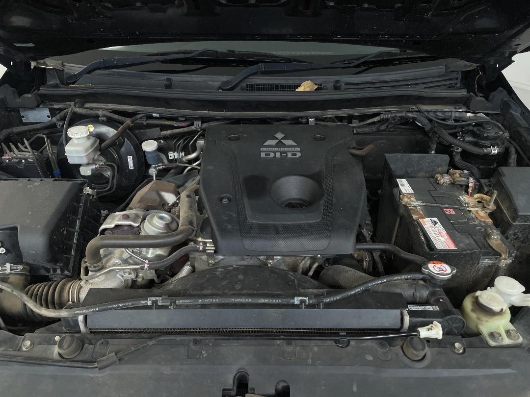 Photo '13' of Mitsubishi Triton