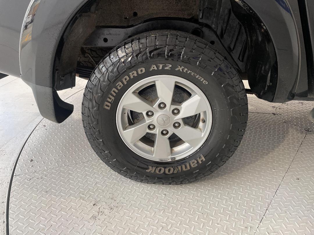 Photo '12' of Mitsubishi Triton