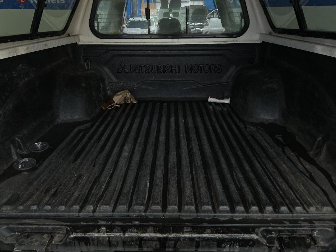 Photo '14' of Mitsubishi Triton