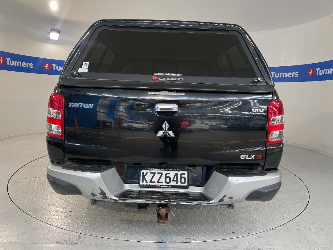 Photo '6' of Mitsubishi Triton