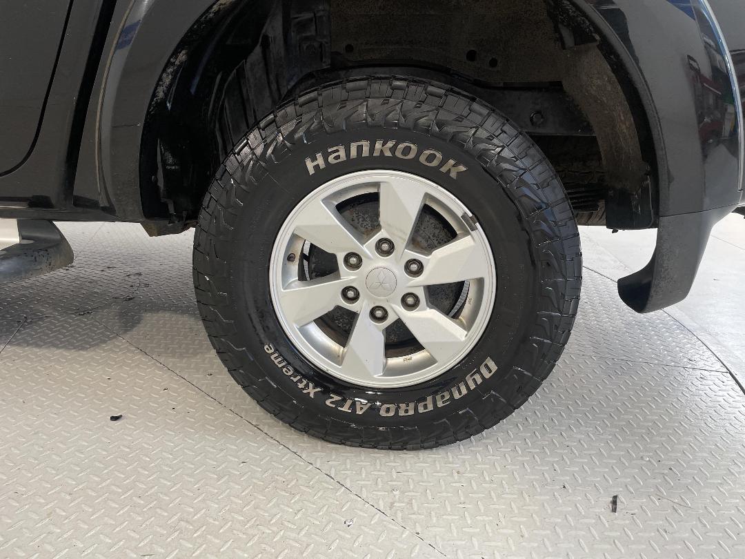 Photo '11' of Mitsubishi Triton