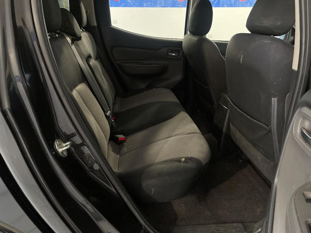 Photo '20' of Mitsubishi Triton