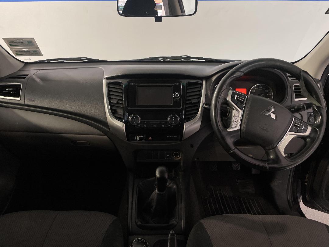 Photo '17' of Mitsubishi Triton