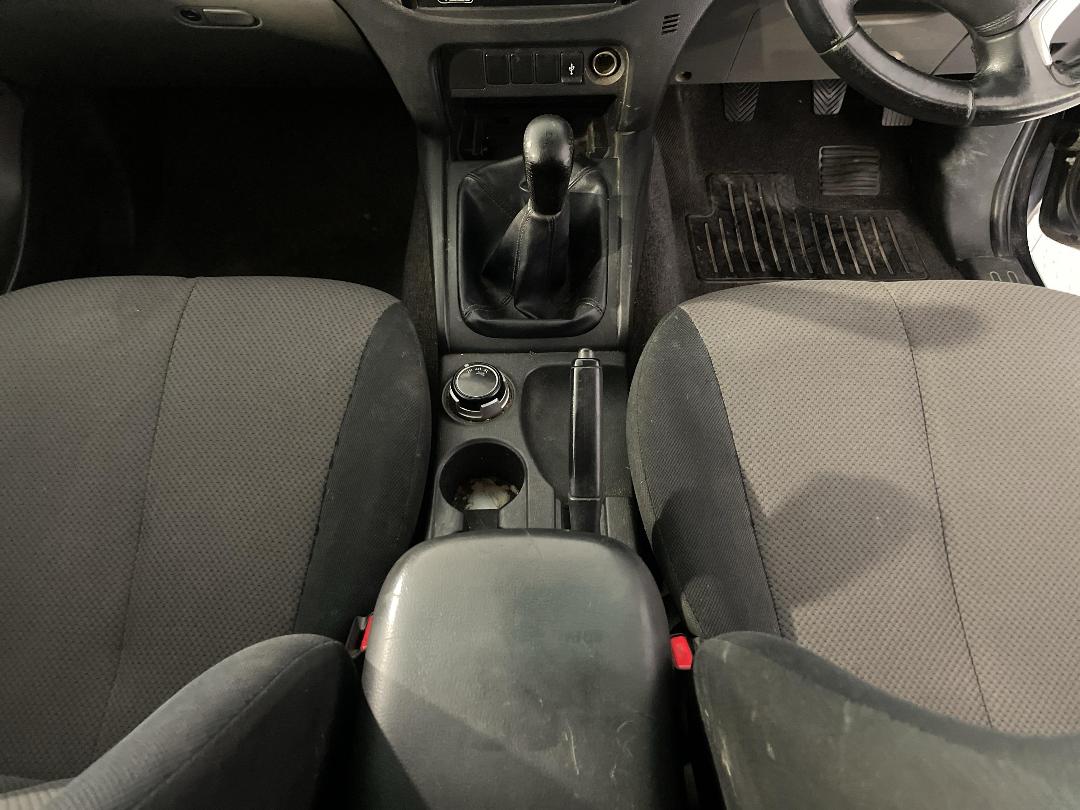 Photo '18' of Mitsubishi Triton