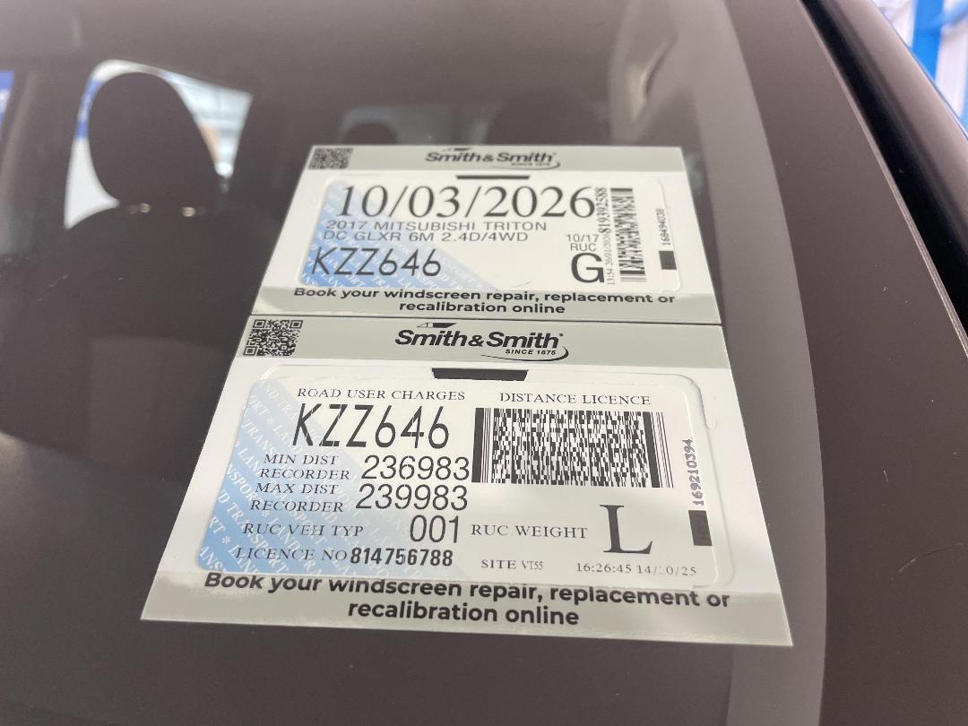 Photo '32' of Mitsubishi Triton