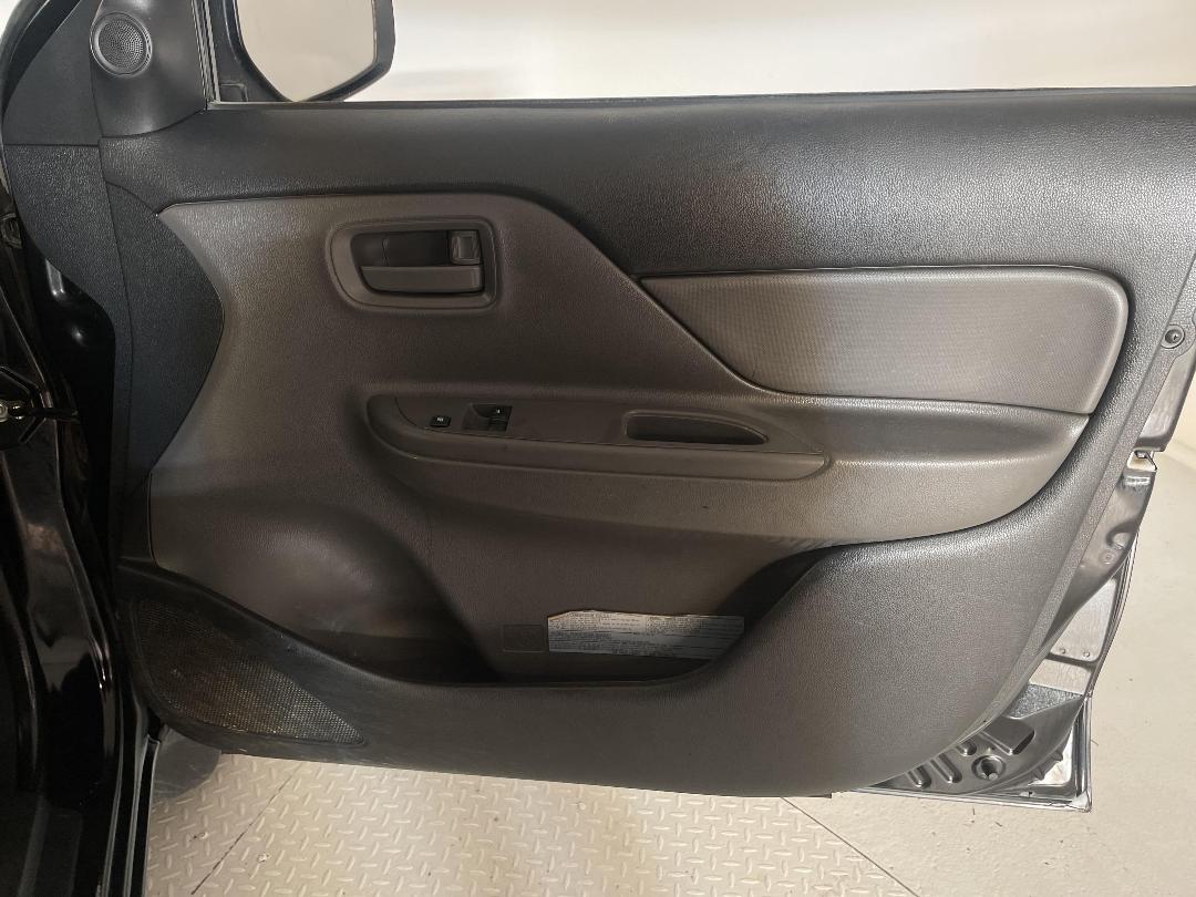 Photo '15' of Mitsubishi Triton