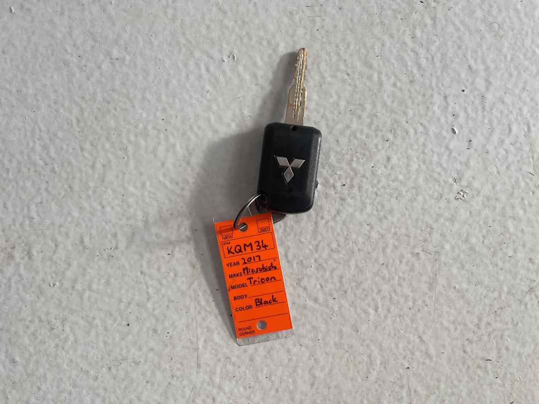 Photo '20' of Mitsubishi Triton