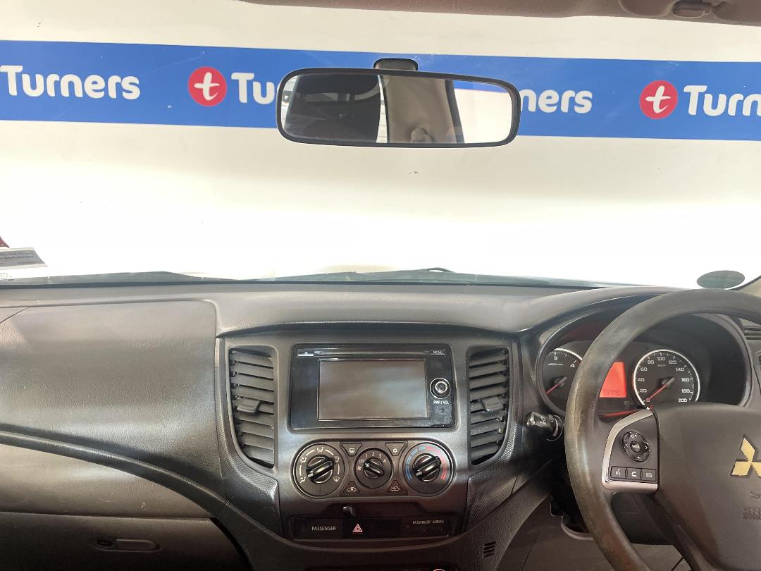 Photo '17' of Mitsubishi Triton