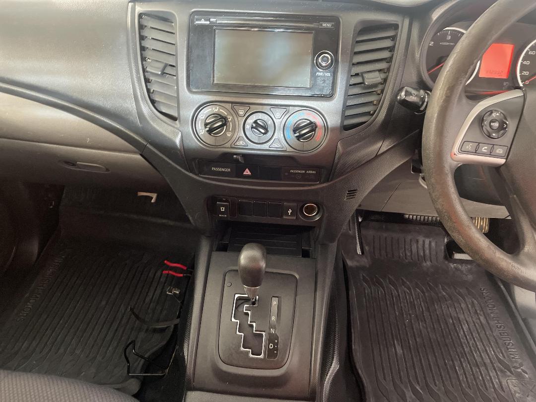 Photo '18' of Mitsubishi Triton