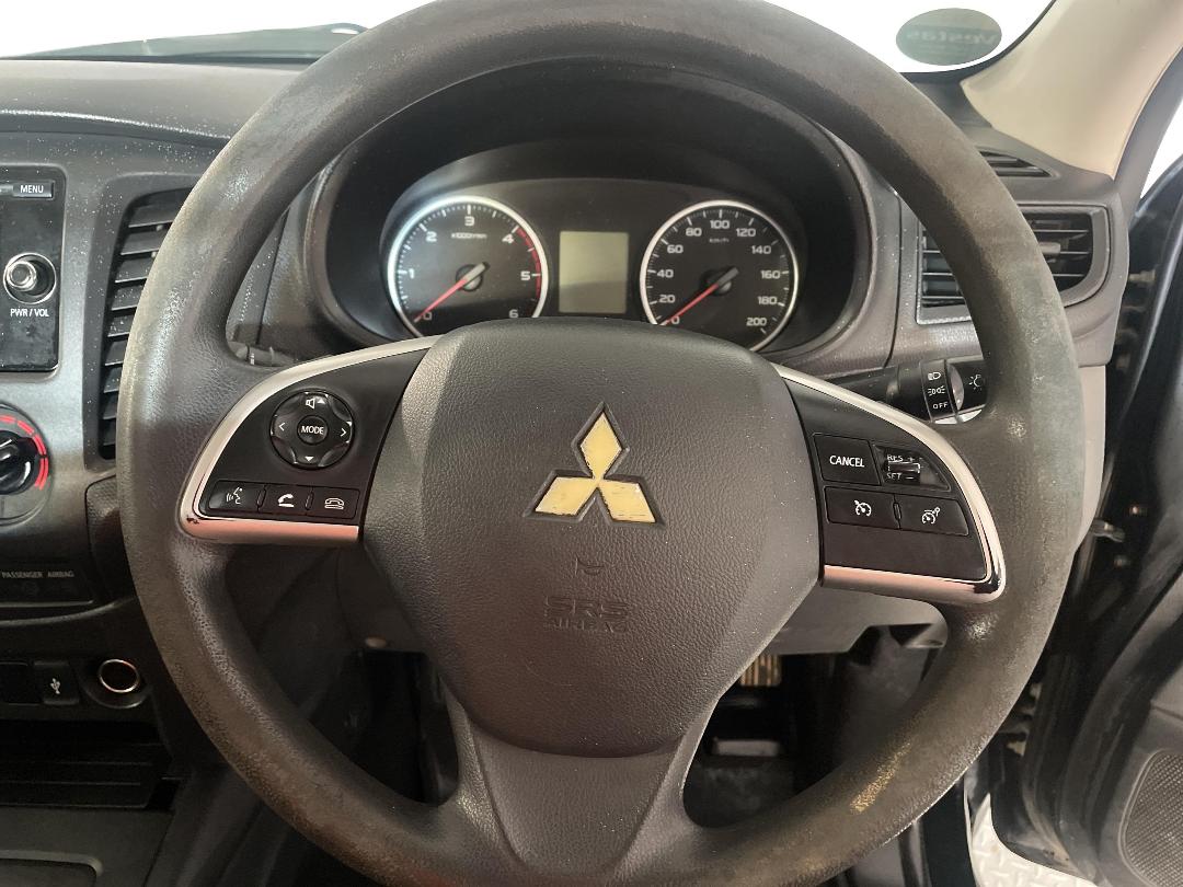 Photo '25' of Mitsubishi Triton