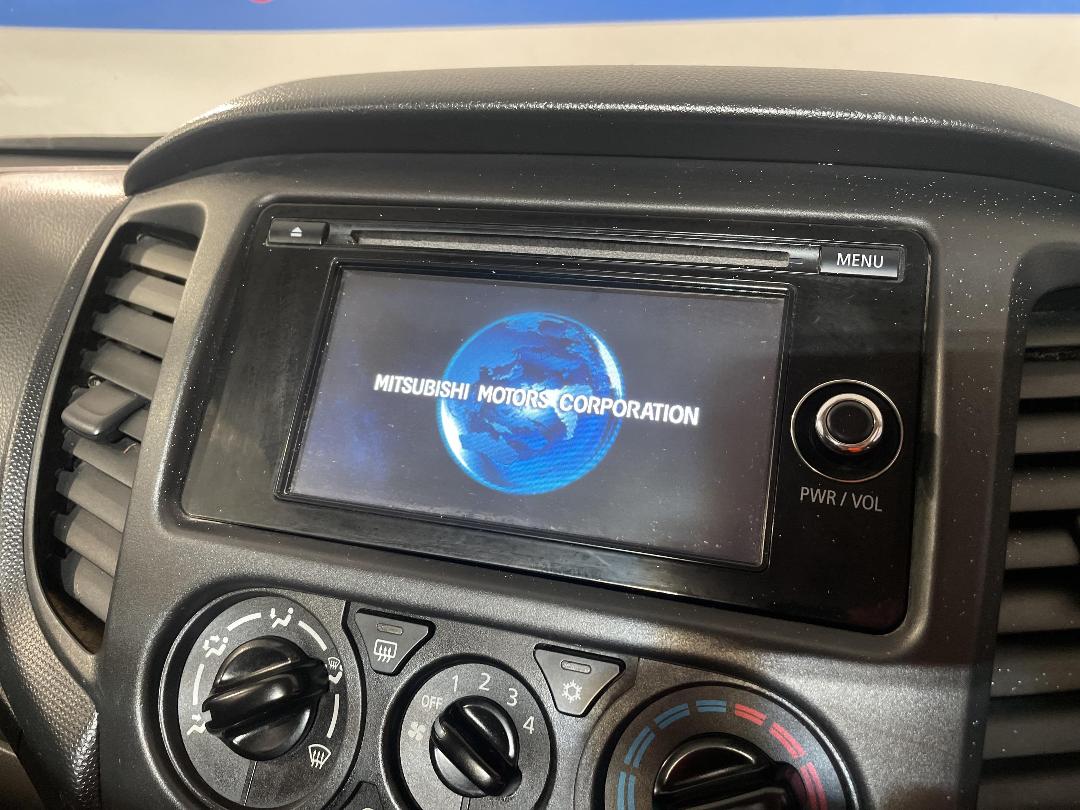 Photo '26' of Mitsubishi Triton