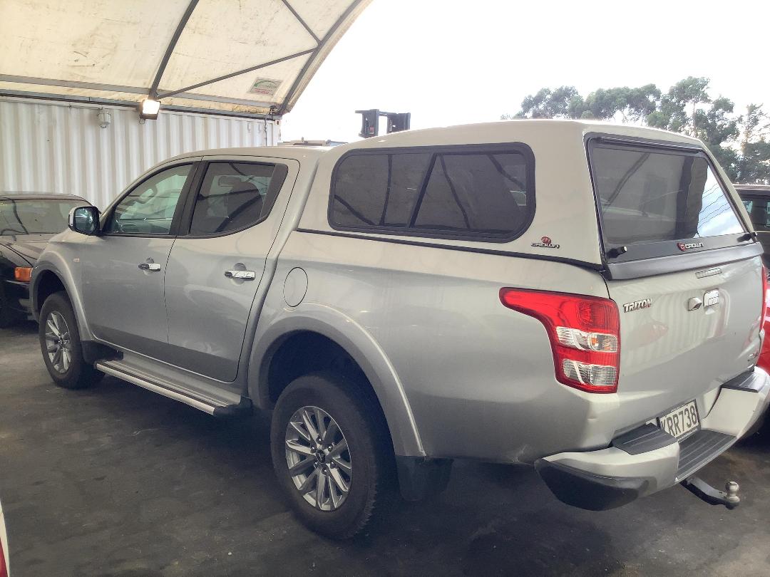 Photo '3' of Mitsubishi Triton D/CAB Glxr