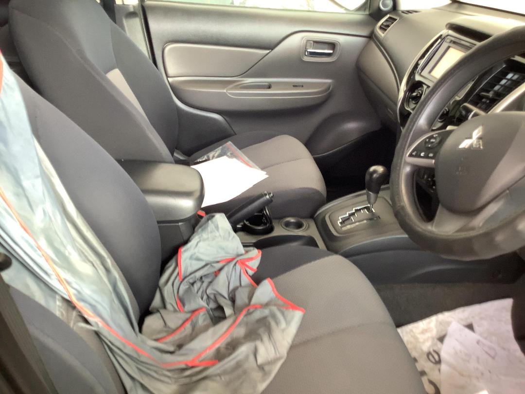 Photo '12' of Mitsubishi Triton D/CAB Glxr