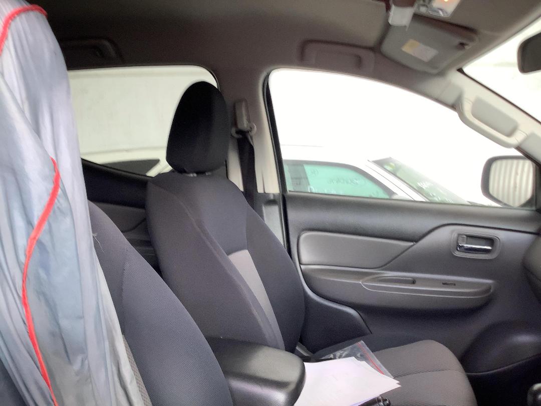 Photo '13' of Mitsubishi Triton D/CAB Glxr