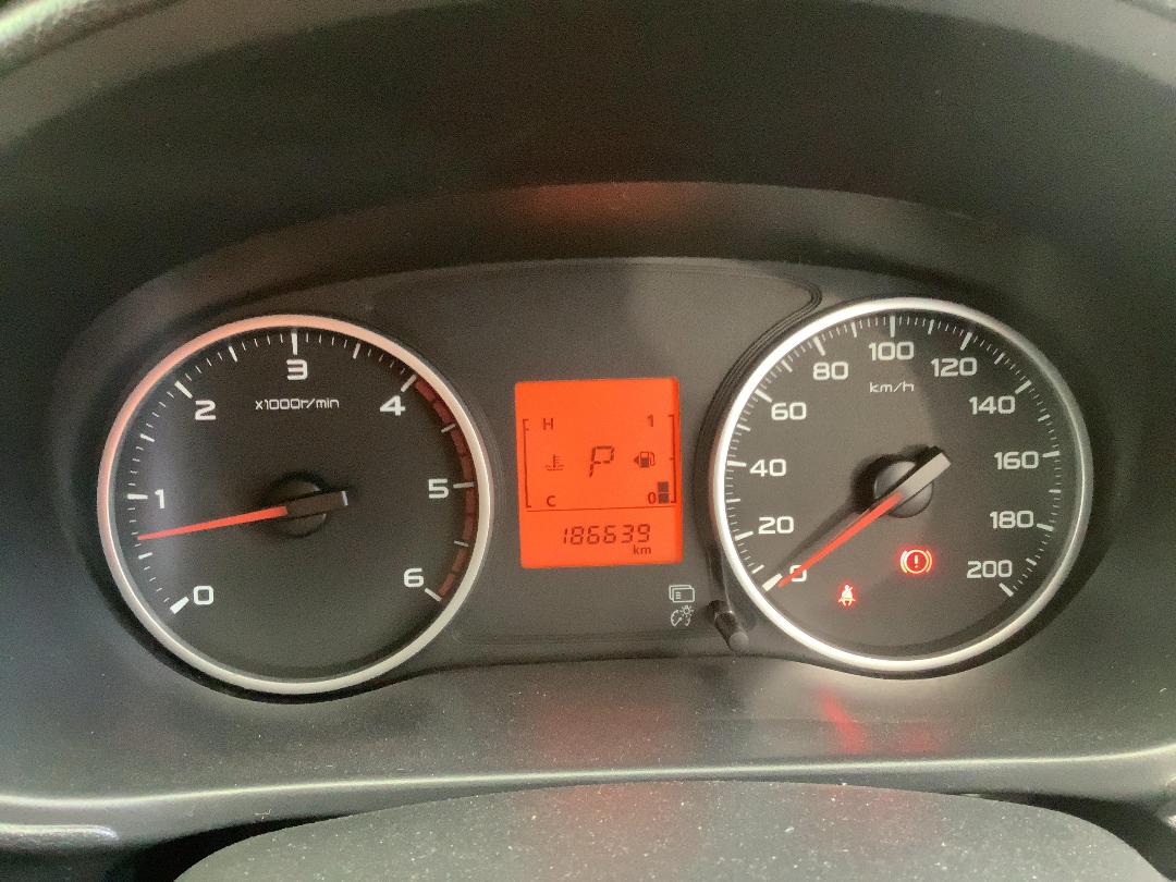 Photo '14' of Mitsubishi Triton D/CAB Glxr