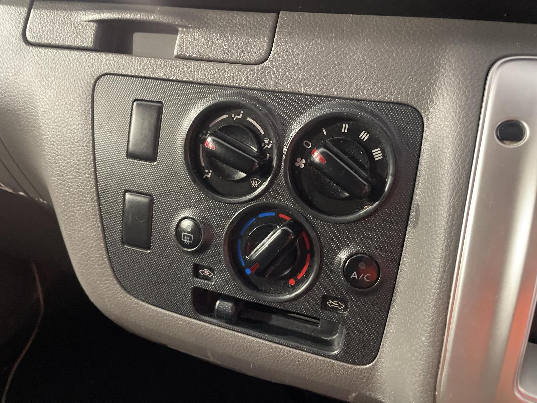 Photo '28' of Nissan Caravan Photo '28' of Nissan Caravan