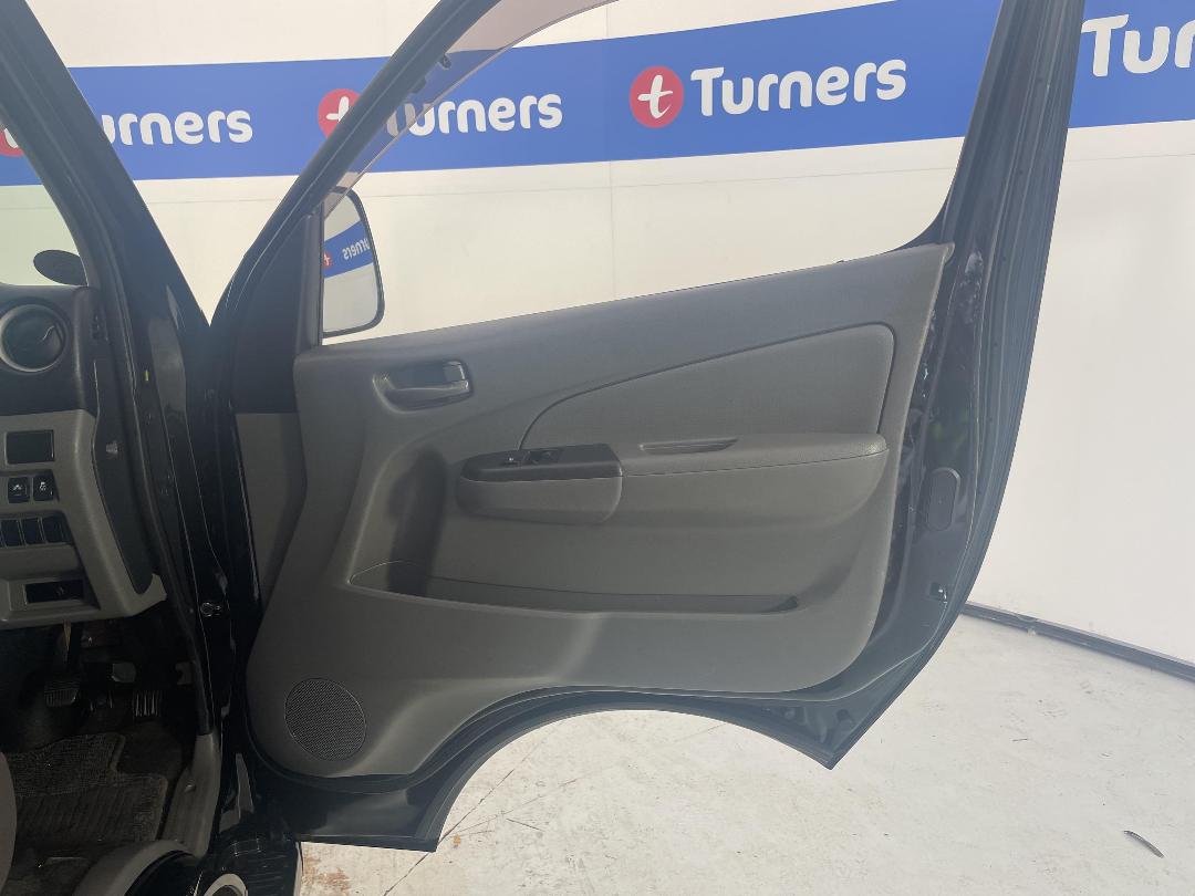 Photo '15' of Nissan Caravan Photo '15' of Nissan Caravan